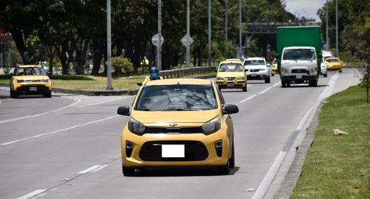 Pasajero de taxi en Bogotá llevaba 45 computadores robados de un colegio; costaban $ 105 millones
